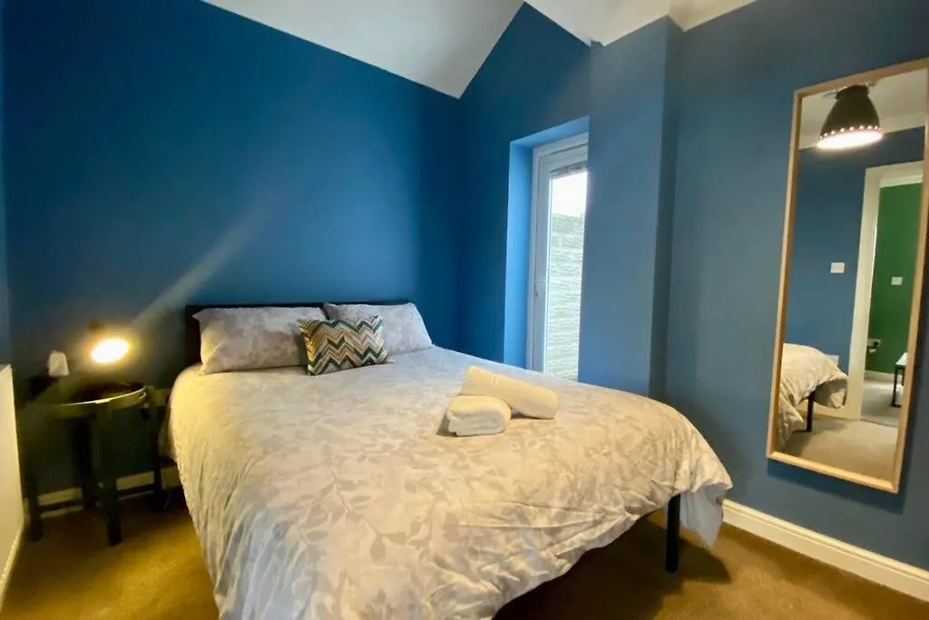 Stylish Apartment Nr City Centre W/ Parking Nearby Cardiff 0*,  United Kingdom