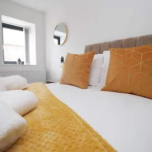 Flat In Centre Cardiff