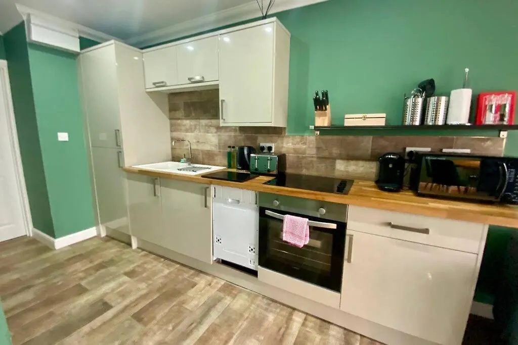 Stylish Apartment Nr City Centre W/ Parking Nearby 카디프 영국