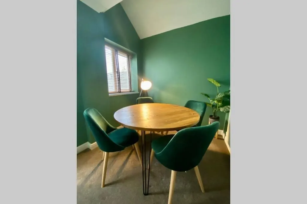 Stylish Apartment Nr City Centre W/ Parking Nearby 카디프